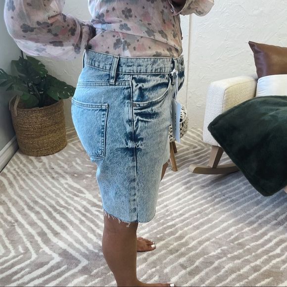 New Frame Shorts Size 29 Le Slouch Bermuda in Richlake Light Wash Jean Biker - Picture 3 of 16